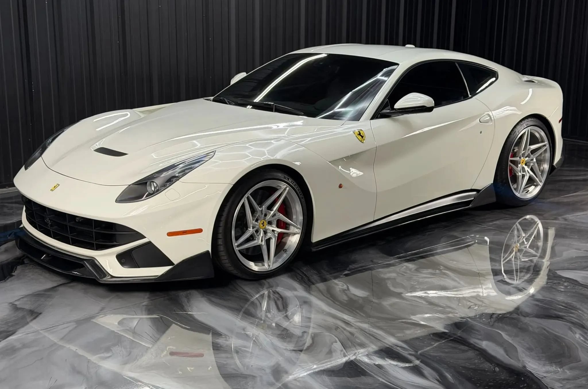 Used 2015 Ferrari F12 Berlinetta RWD image 11