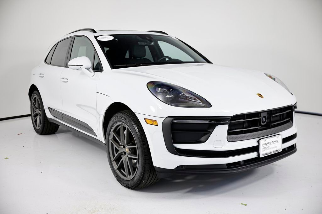 Certified 2025 Porsche Macan image 9