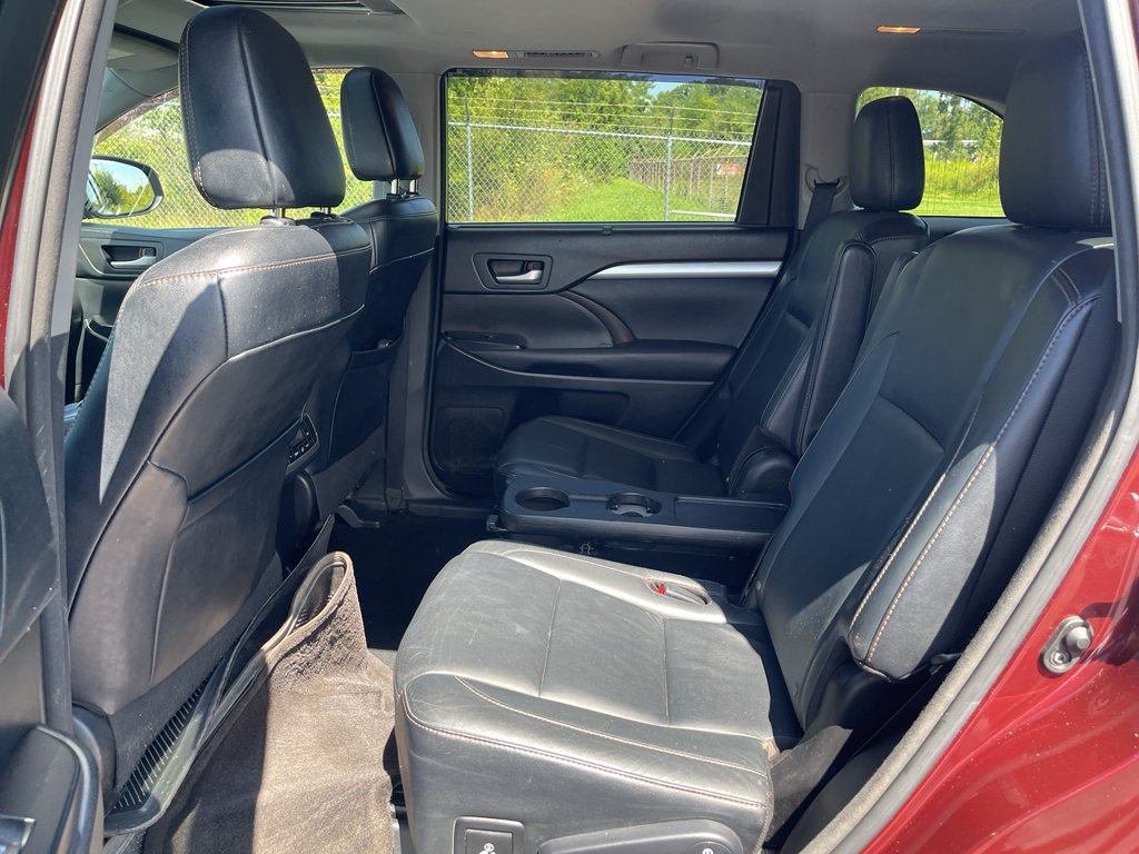 Used 2016 Toyota Highlander XLE FWD image 25