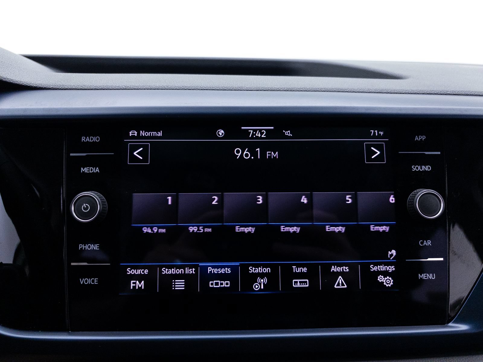 Used 2022 Volkswagen Taos SE FWD image 22