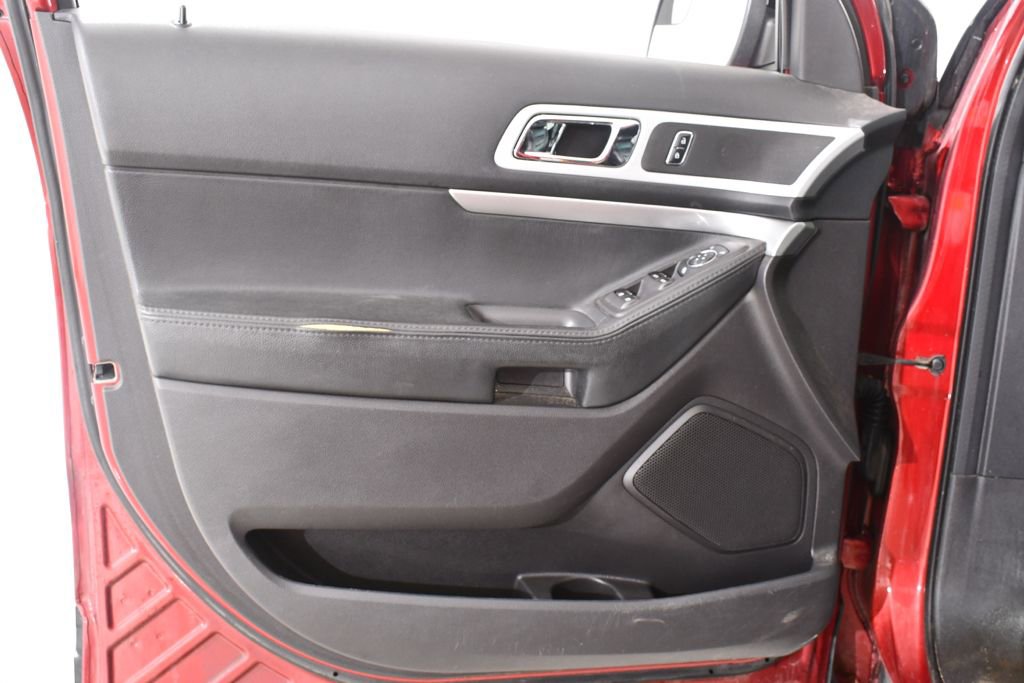 Used 2015 Ford Explorer XLT w/ Equipment Group 202B image 26