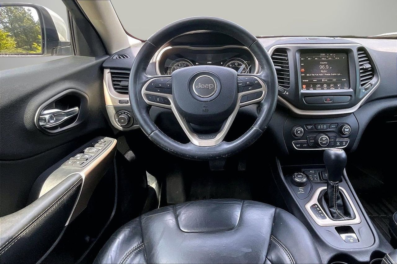 Used 2017 Jeep Cherokee Limited AWD/4WD image 12