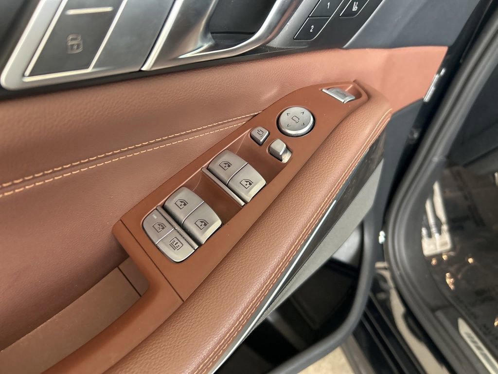 Used 2022 BMW X7 M50i w/ Dynamic Handling Package image 60