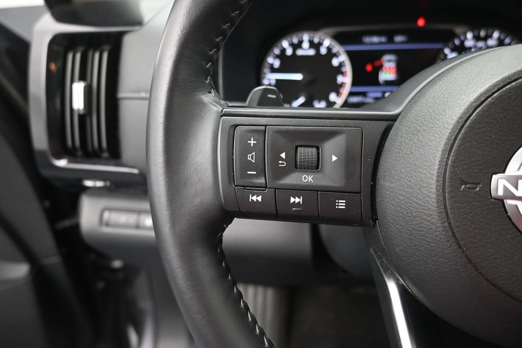 Used 2025 Nissan Pathfinder SV FWD image 28