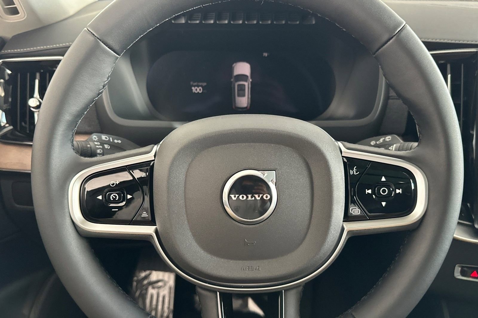 New 2026 Volvo XC90 B5 Plus w/ Protection Package Premier image 25