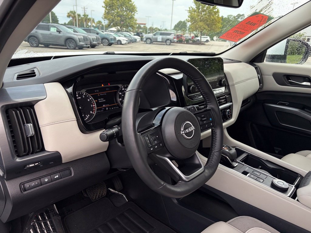 Certified 2025 Nissan Pathfinder SL AWD/4WD image 14