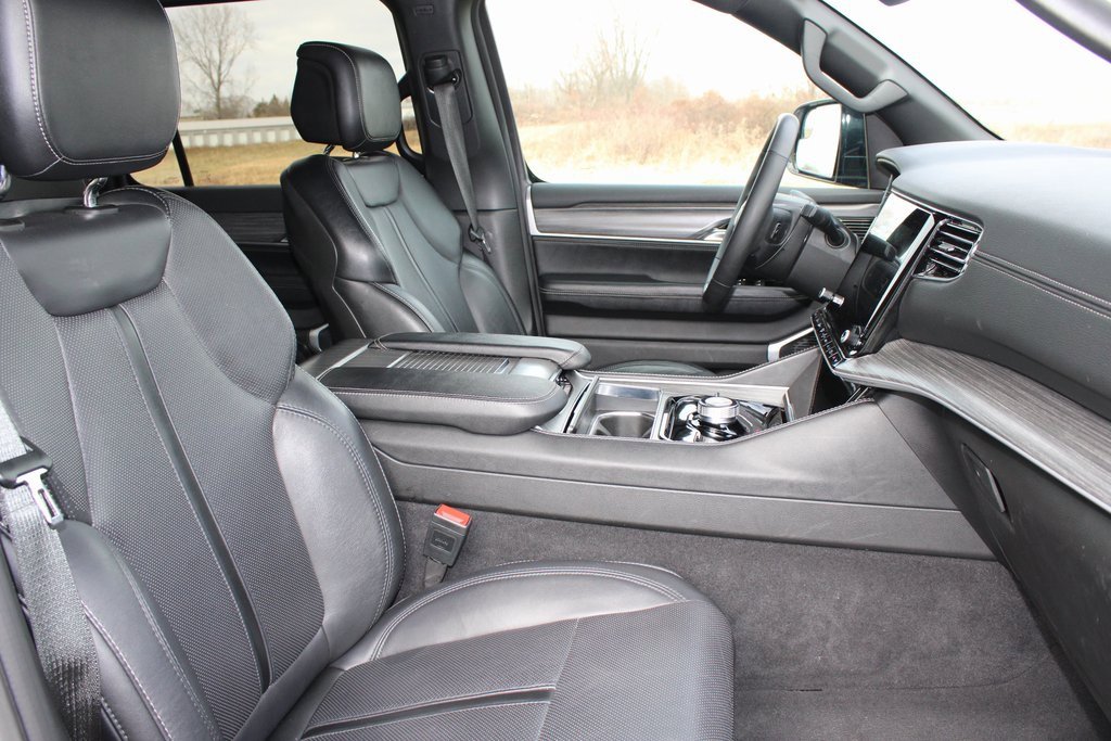 Used 2024 Jeep Wagoneer L Series II image 21