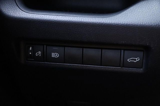 Used 2021 Toyota RAV4 XLE w/ Convenience Package FWD image 22