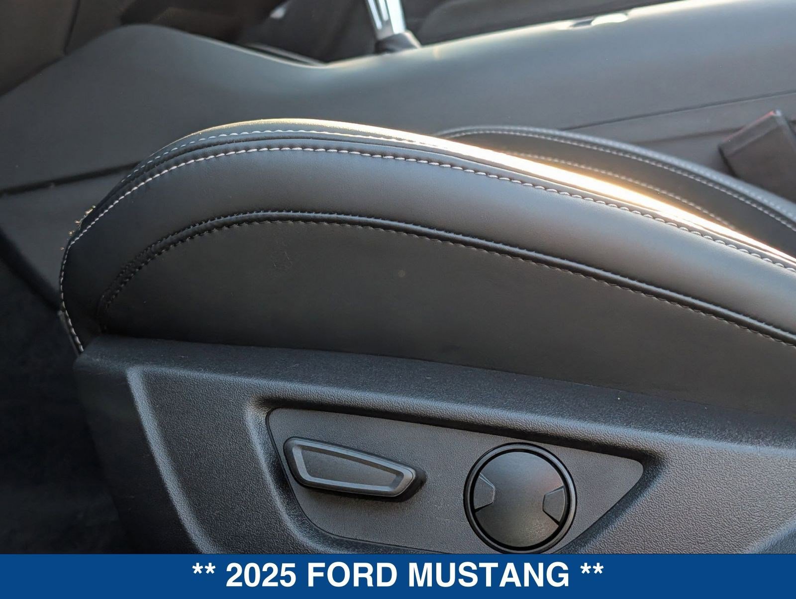 Certified 2025 Ford Mustang Convertible image 19