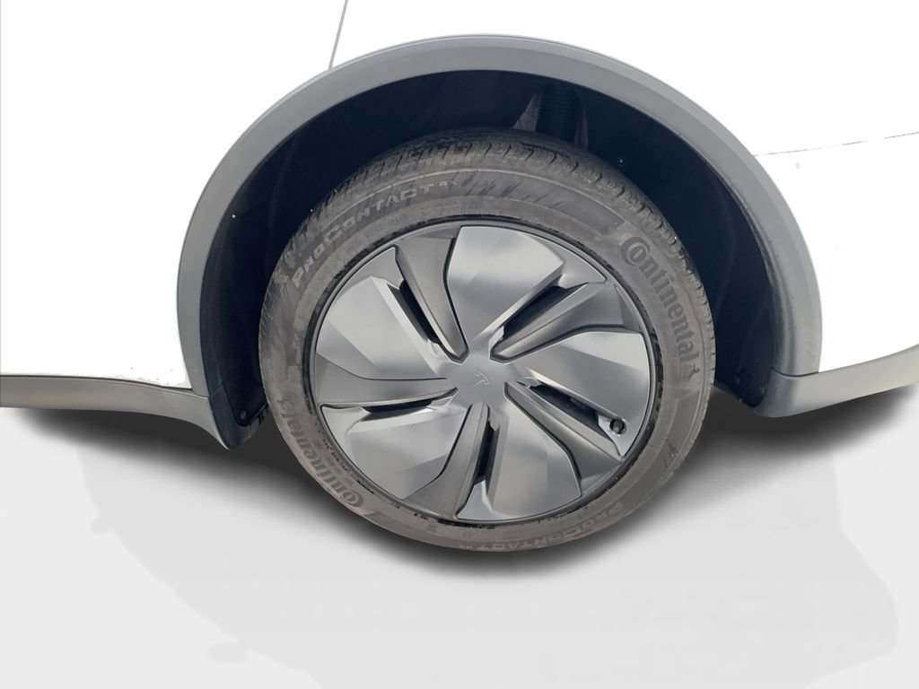 Used 2026 Tesla Model Y 2WD image 11