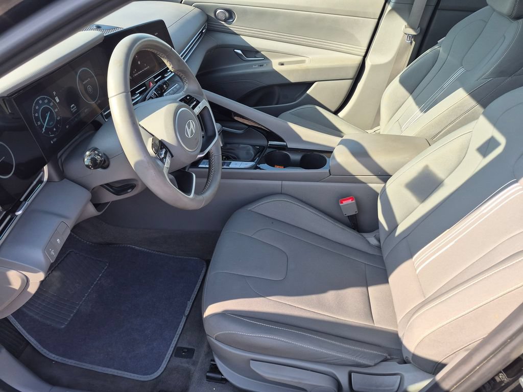 Used 2024 Hyundai Elantra SEL w/ Convenience Package FWD image 15