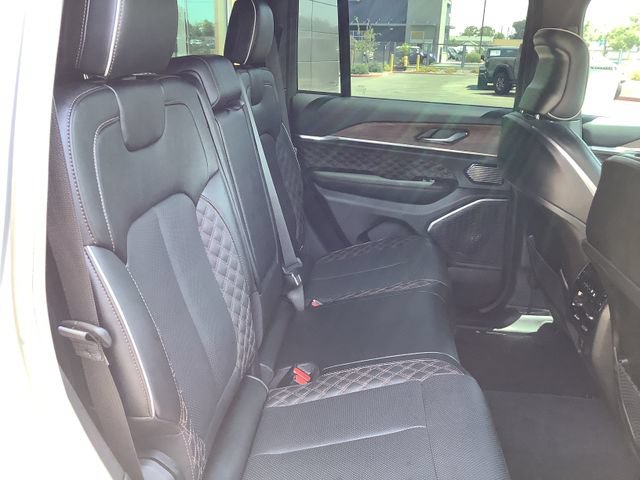 Used 2024 Jeep Grand Cherokee Summit AWD/4WD image 35