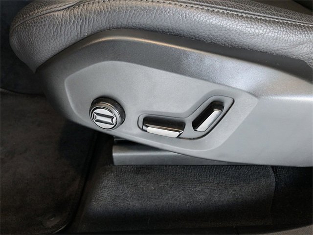 Used 2025 Volvo XC90 B6 Plus image 24