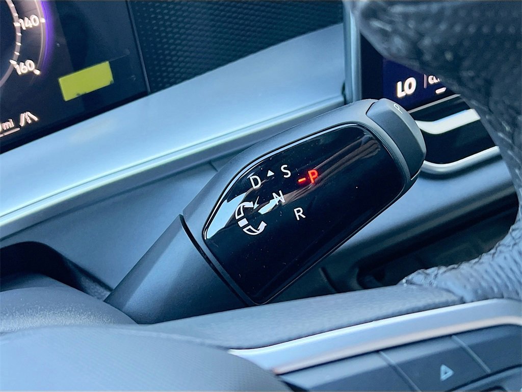 Used 2025 Volkswagen Tiguan SE R-Line image 16