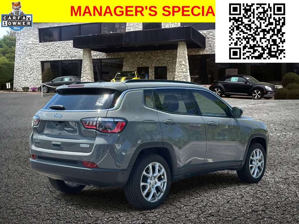 Used 2023 Jeep Compass Latitude w/ Sun and Sound Group AWD/4WD image 5