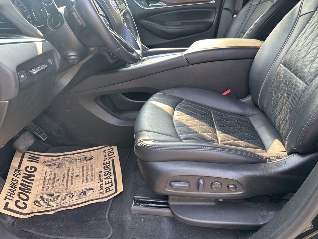 Used 2022 Buick Enclave Avenir w/ Avenir Technology Package image 26
