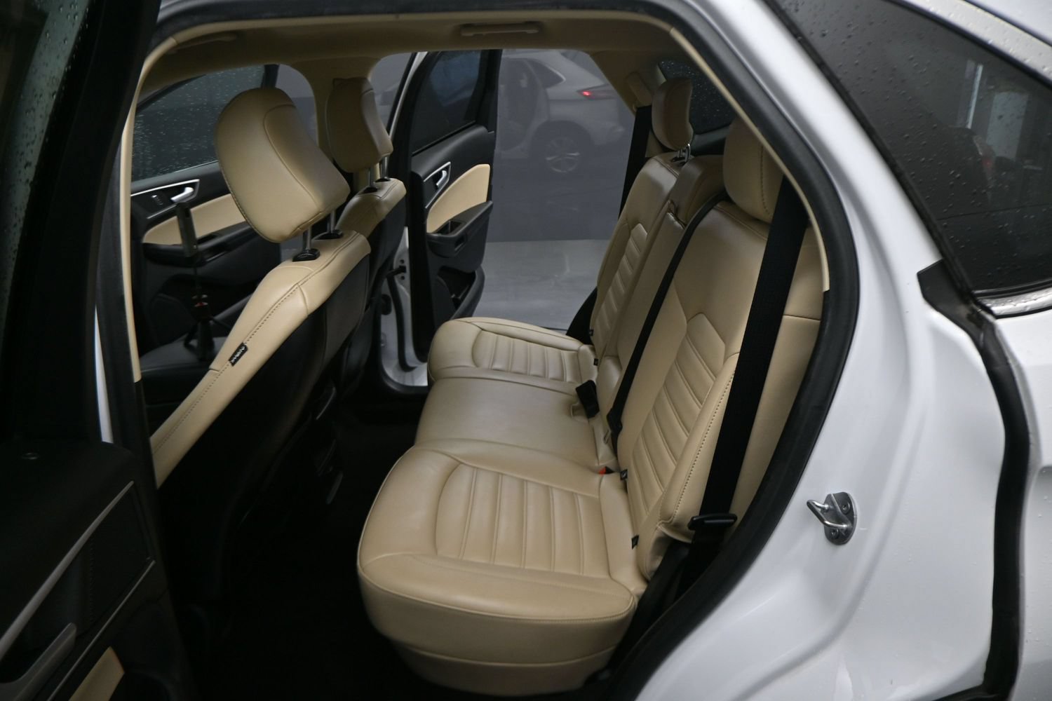 Used 2020 Ford Edge SEL FWD image 2