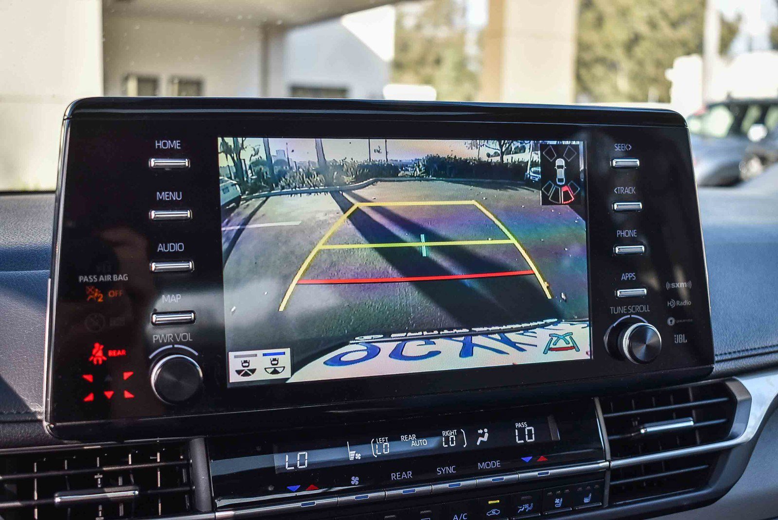 Used 2023 Toyota Sienna Limited image 22