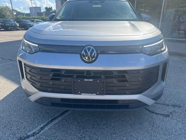 Used 2025 Volkswagen Tiguan SE AWD/4WD image 8