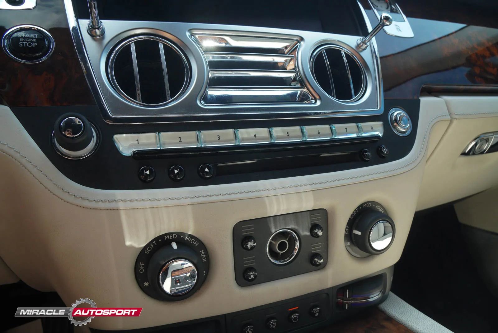 Used 2015 Rolls-Royce Wraith image 38