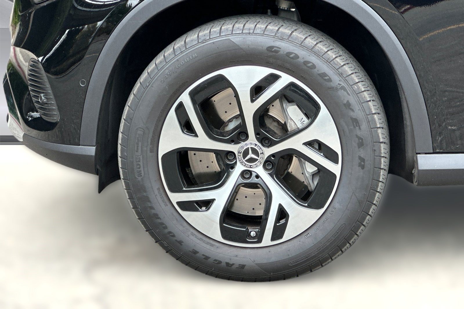 Used 2025 Mercedes-Benz GLC 350e 4MATIC image 13