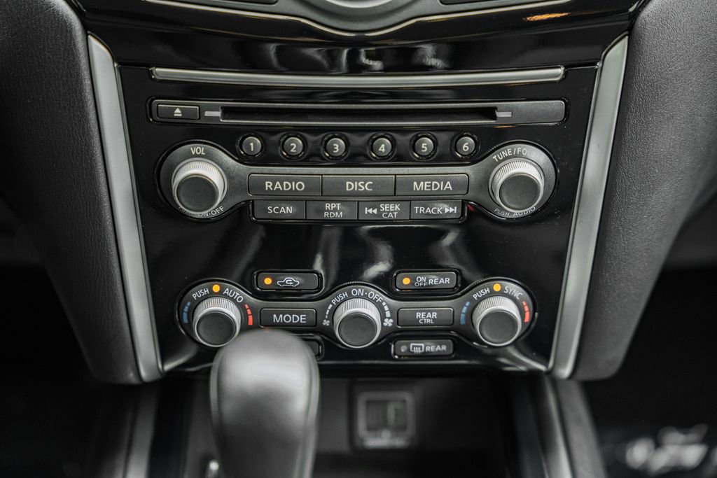 Used 2020 Nissan Pathfinder SV image 20