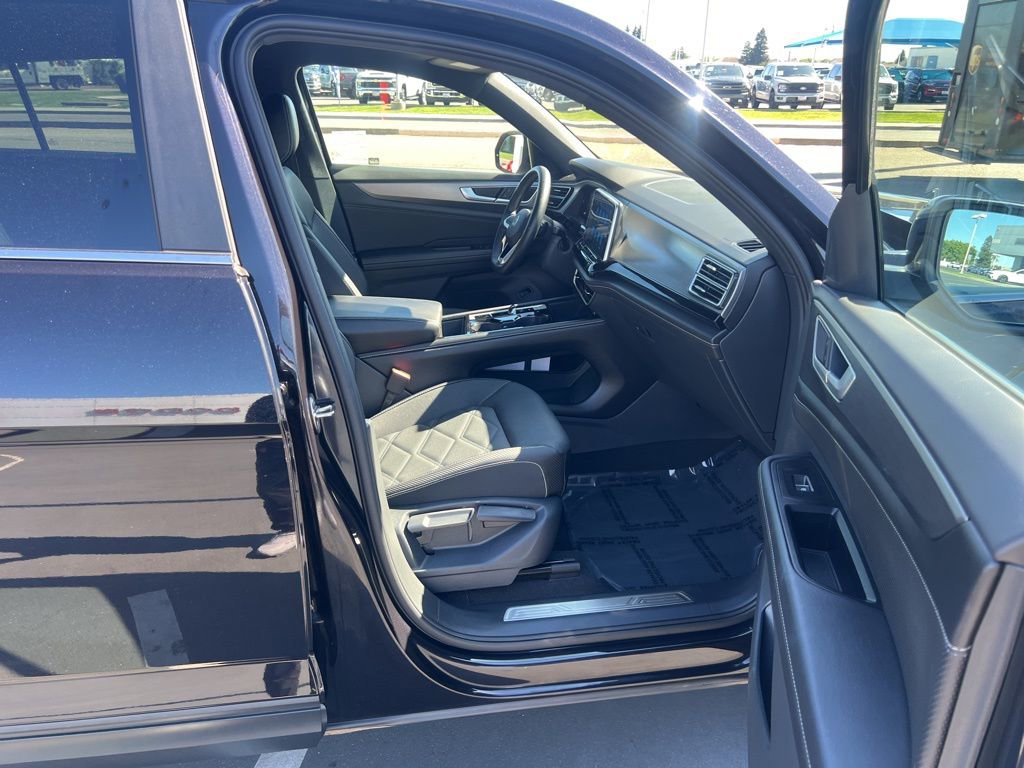 Used 2025 Volkswagen Atlas Cross Sport SE image 29