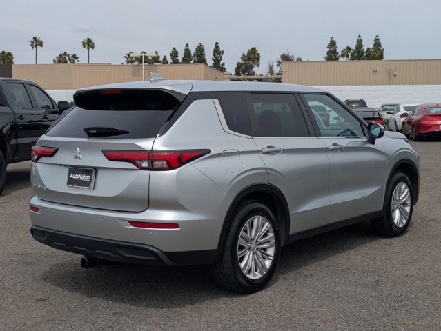 Used 2024 Mitsubishi Outlander ES image 5