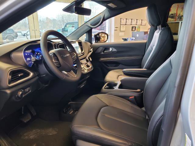 Used 2026 Chrysler Voyager LX image 4