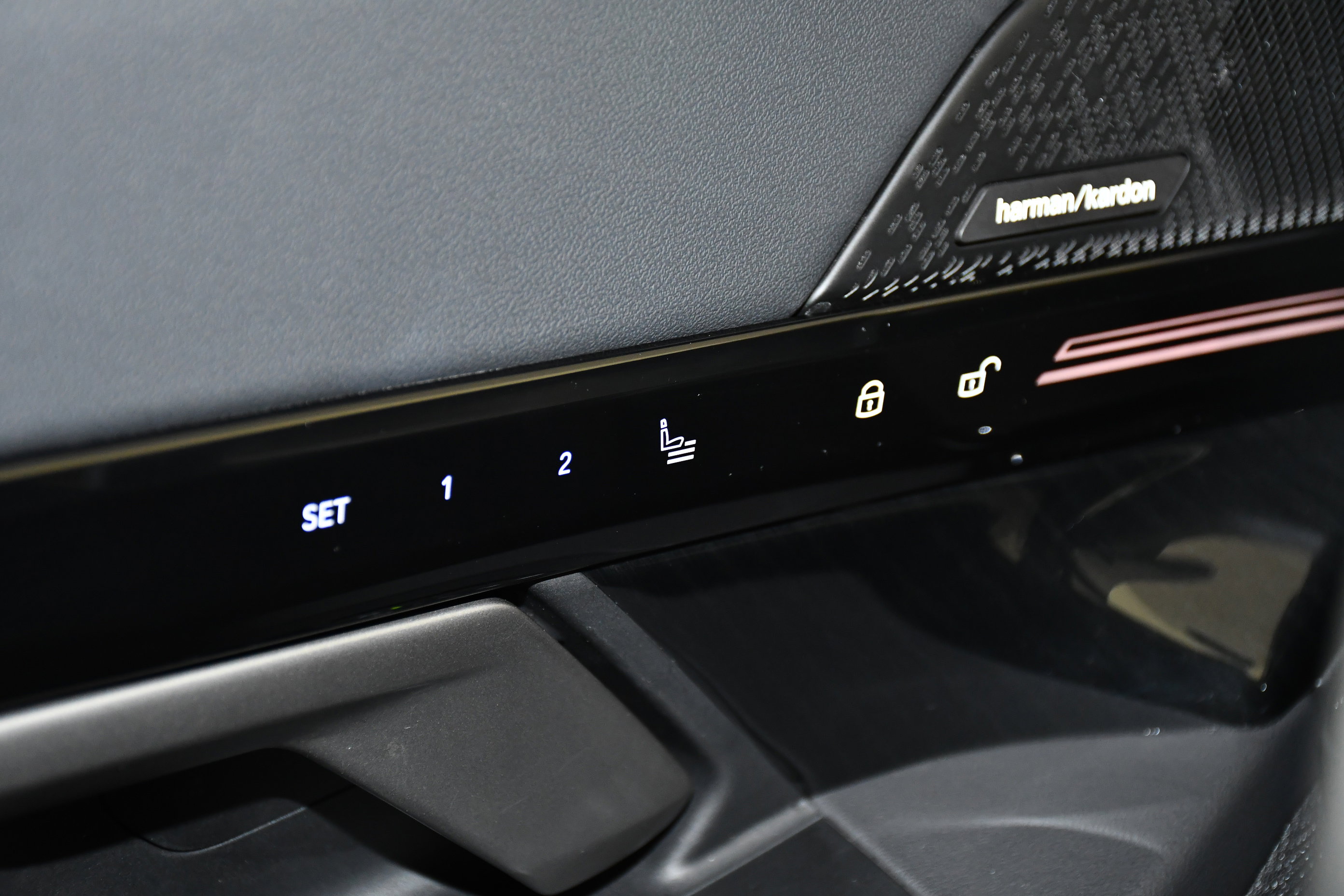 Used 2025 BMW 530i xDrive image 34