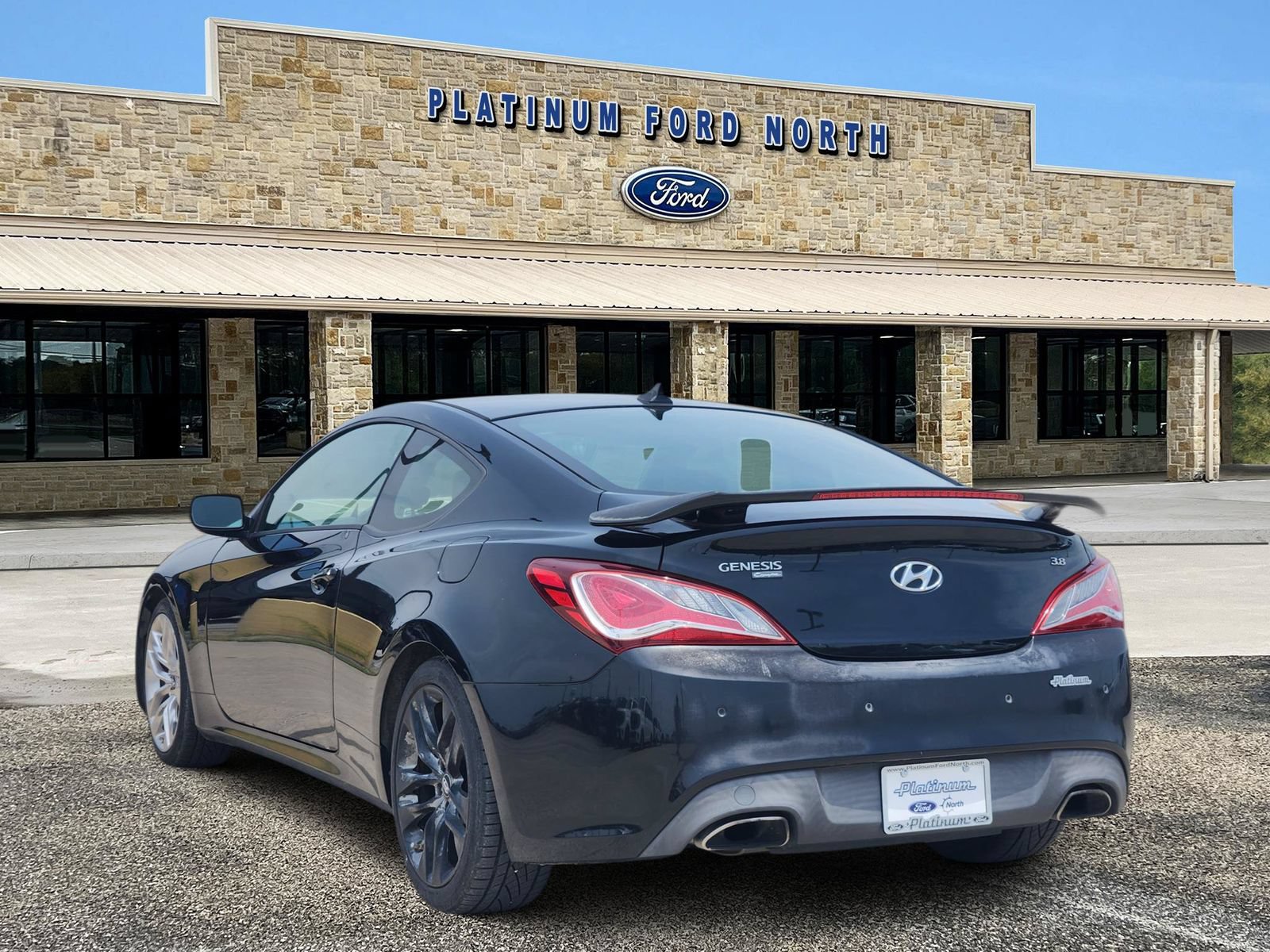 Used 2015 Hyundai Genesis 3.8 RWD image 4