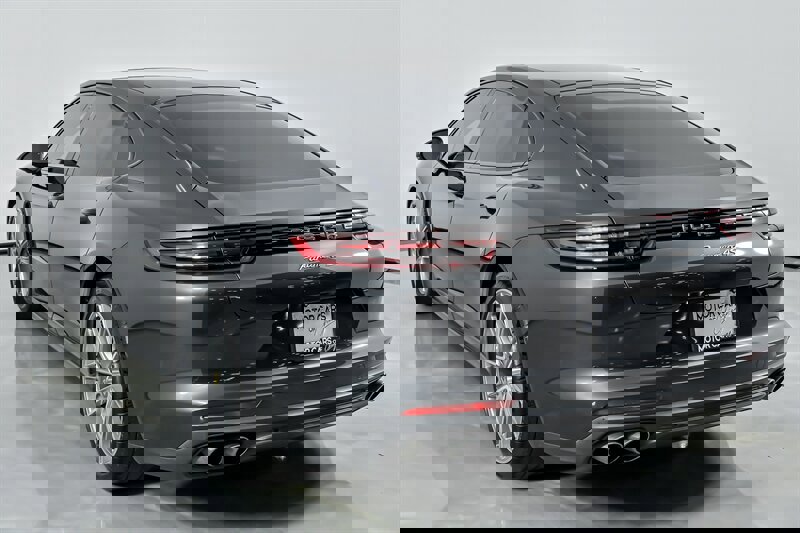 Used 2018 Porsche Panamera 4S image 9