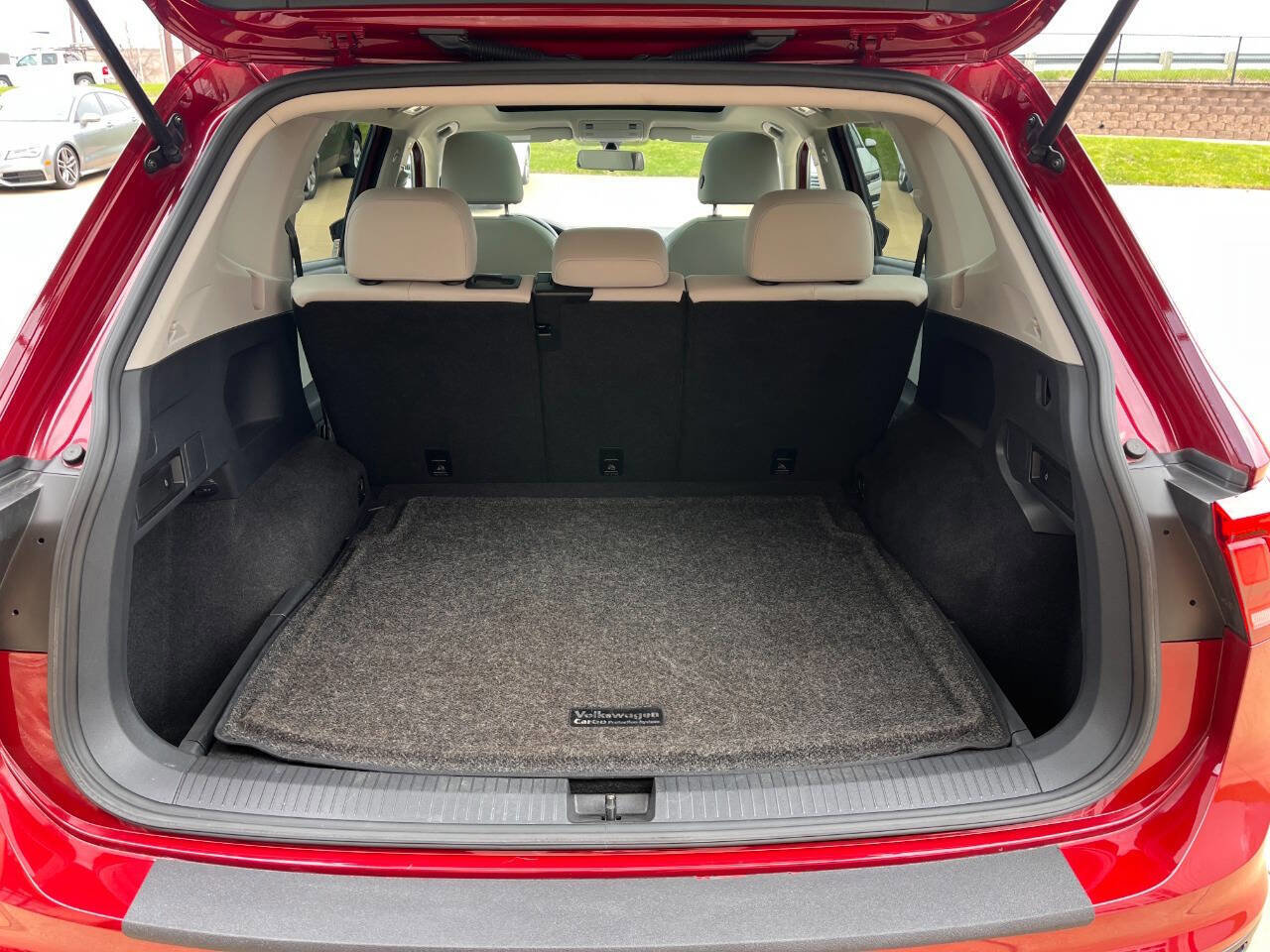 Used 2019 Volkswagen Tiguan SE w/ Panoramic Sunroof Package image 20