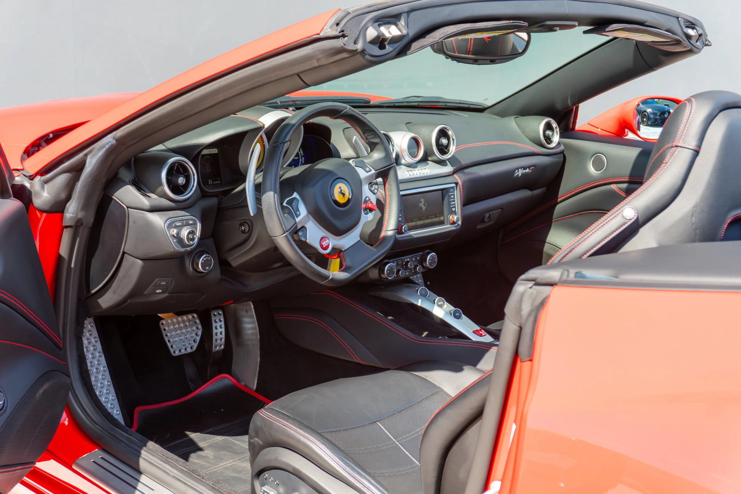 Used 2017 Ferrari California T RWD image 65