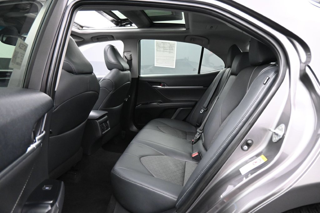 Used 2018 Toyota Camry XSE FWD image 14