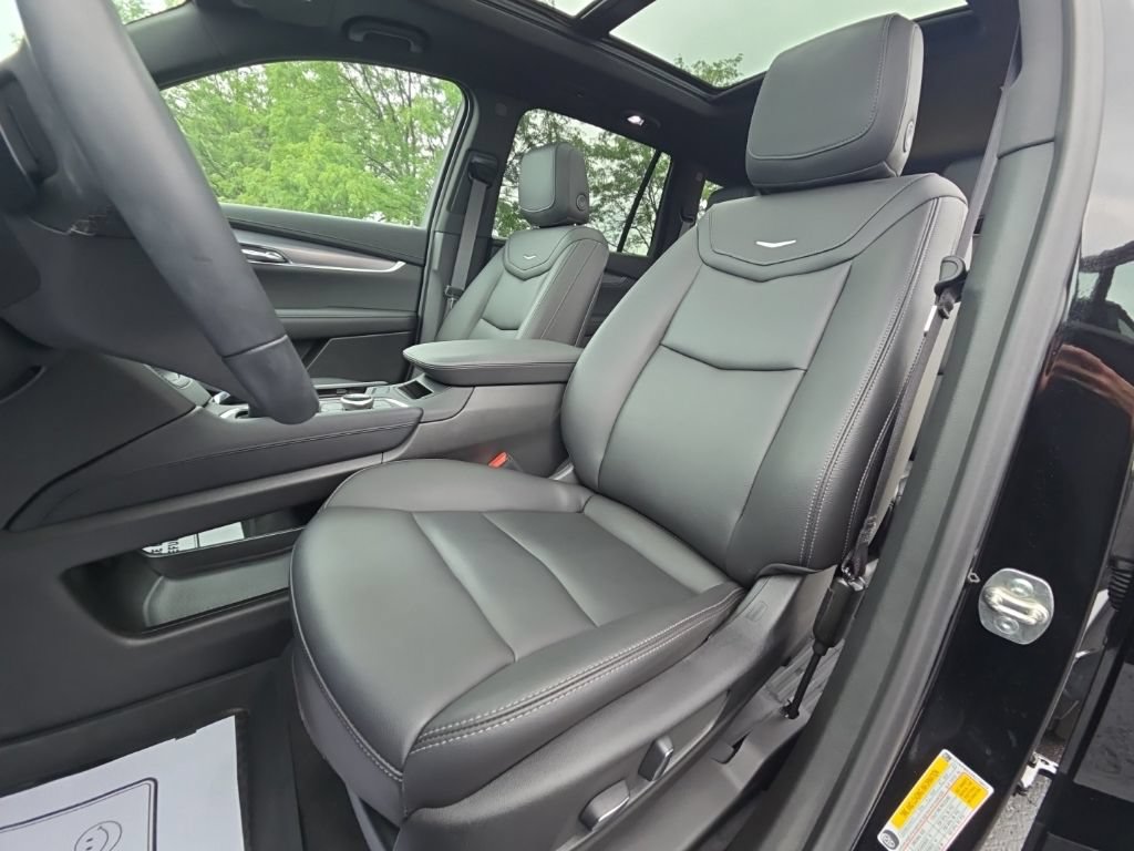 Used 2024 Cadillac XT6 Luxury w/ LPO, Floor Liner Package AWD/4WD image 28