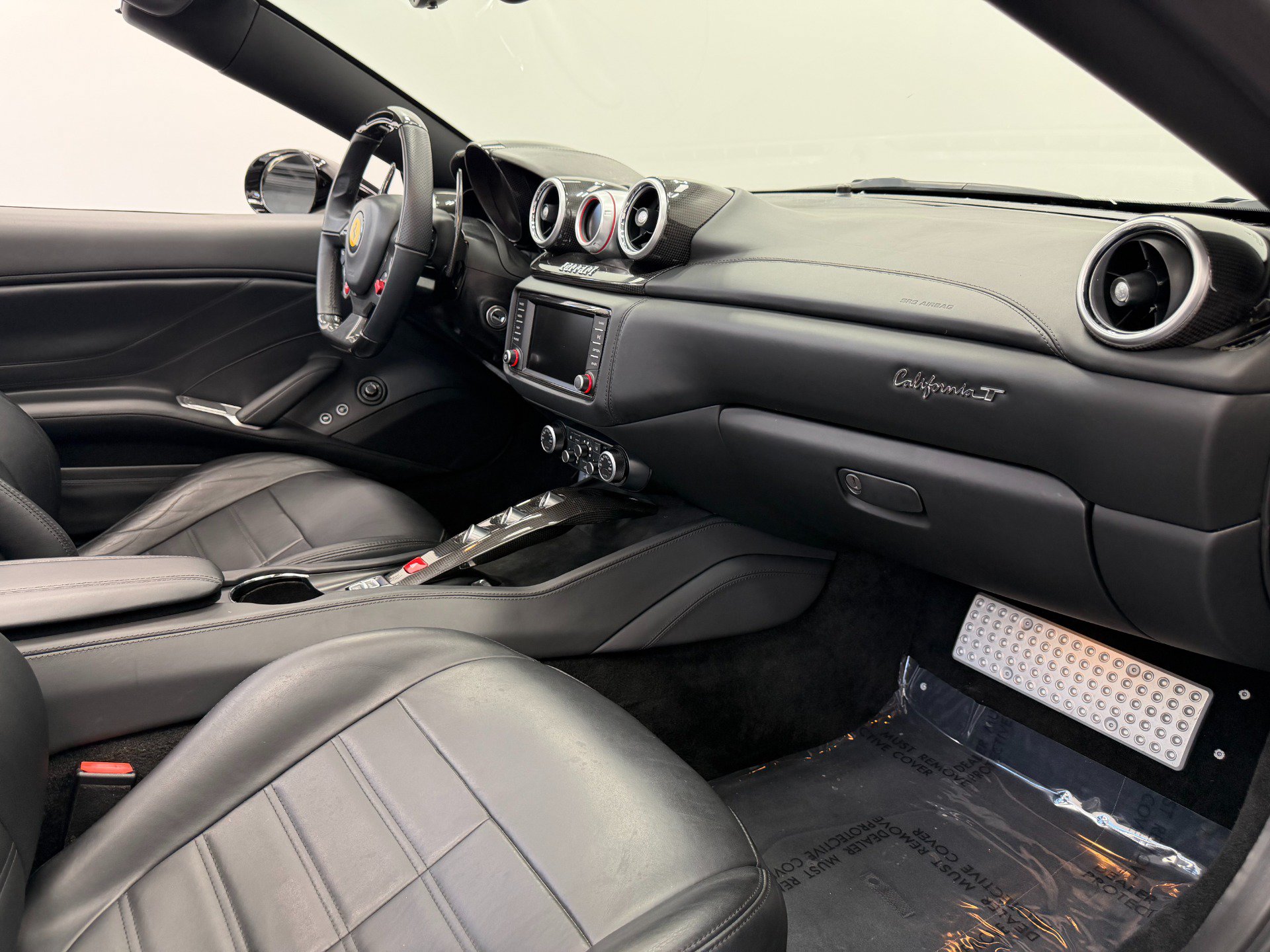Used 2016 Ferrari California T RWD image 14