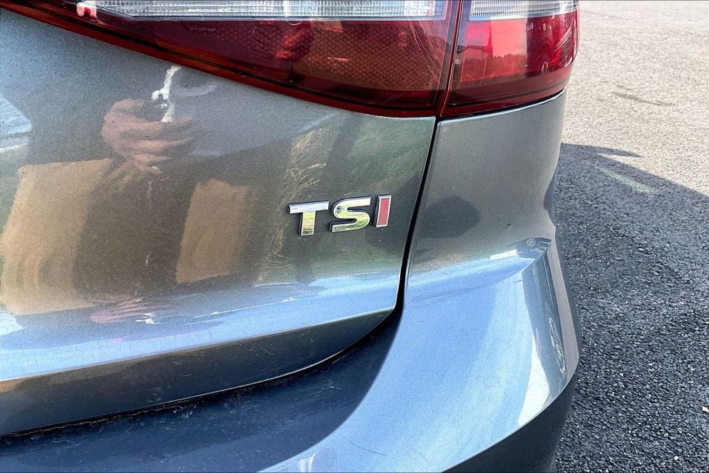 Used 2016 Volkswagen Jetta Sport w/ Lighting Package image 3