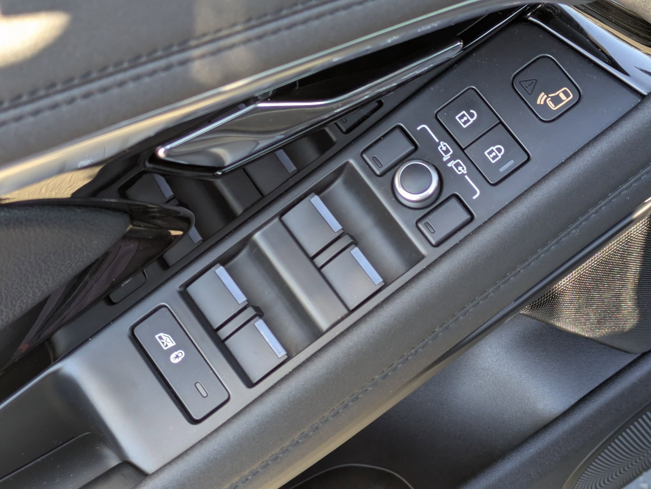 Used 2022 Land Rover Range Rover Evoque SE image 16