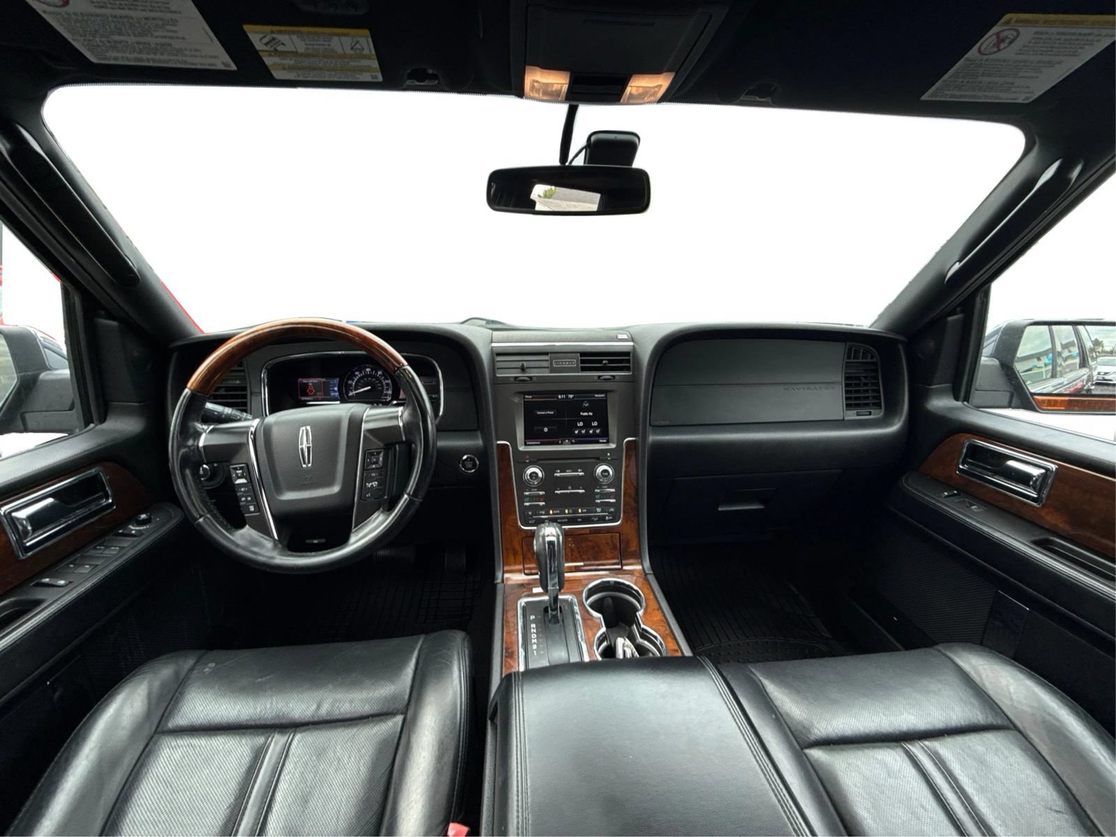 Used 2015 Lincoln Navigator 4WD image 23