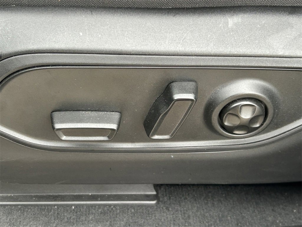 Used 2025 Jeep Grand Cherokee L Limited image 30