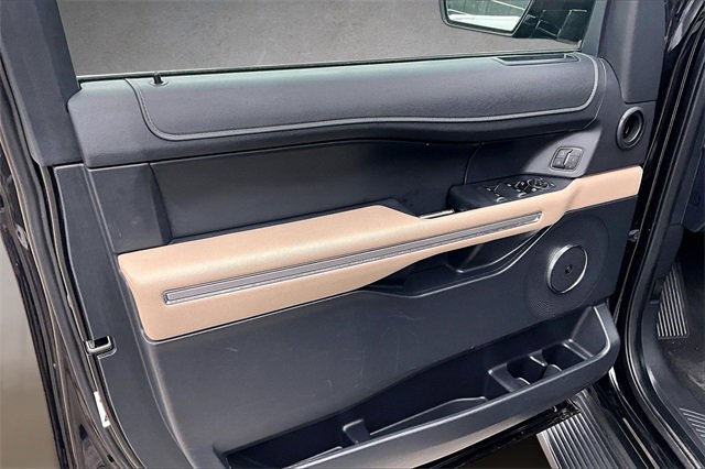 Used 2024 Ford Expedition Limited image 17