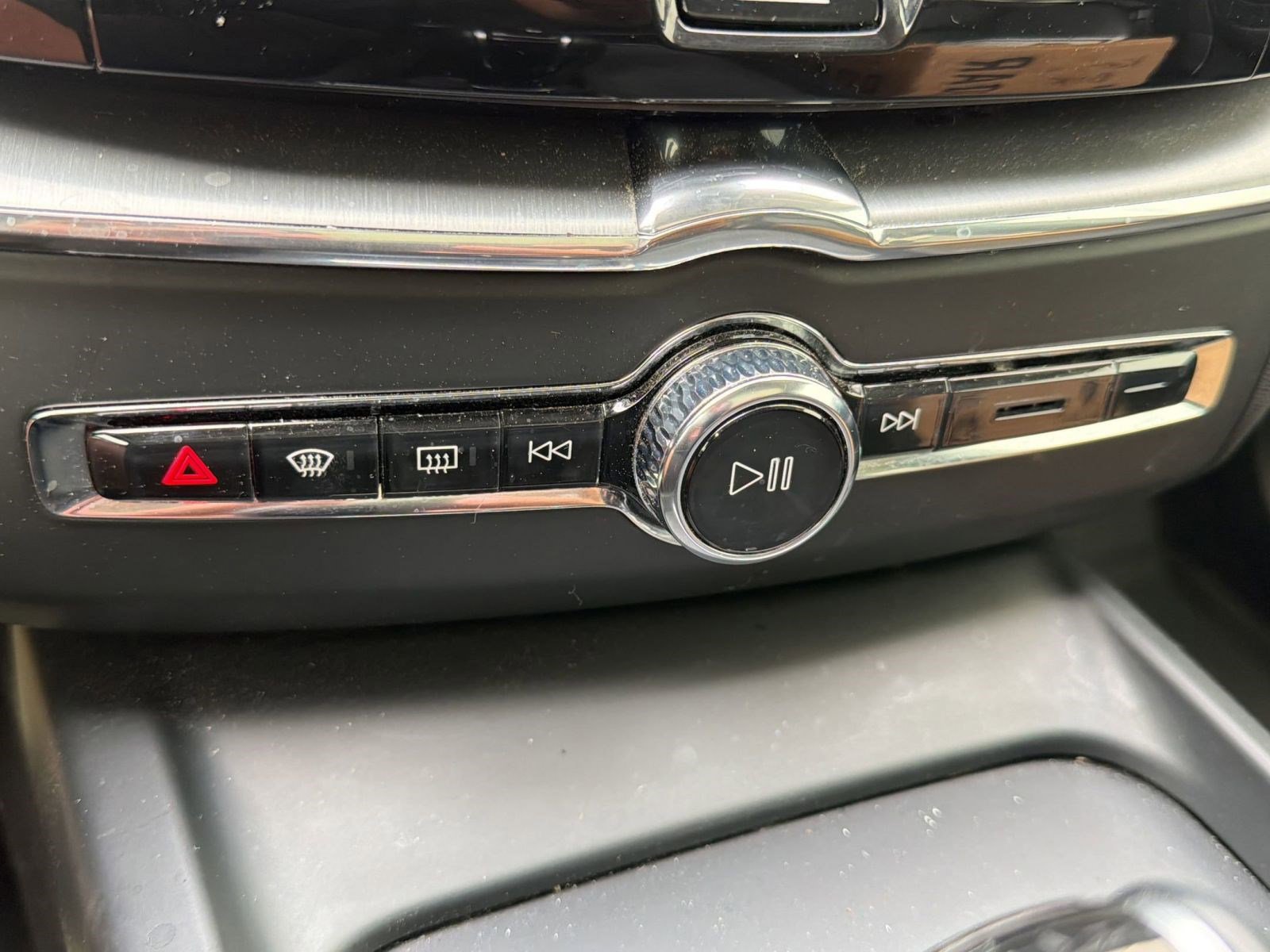 Used 2019 Volvo XC60 T5 Momentum w/ Premium Package image 19