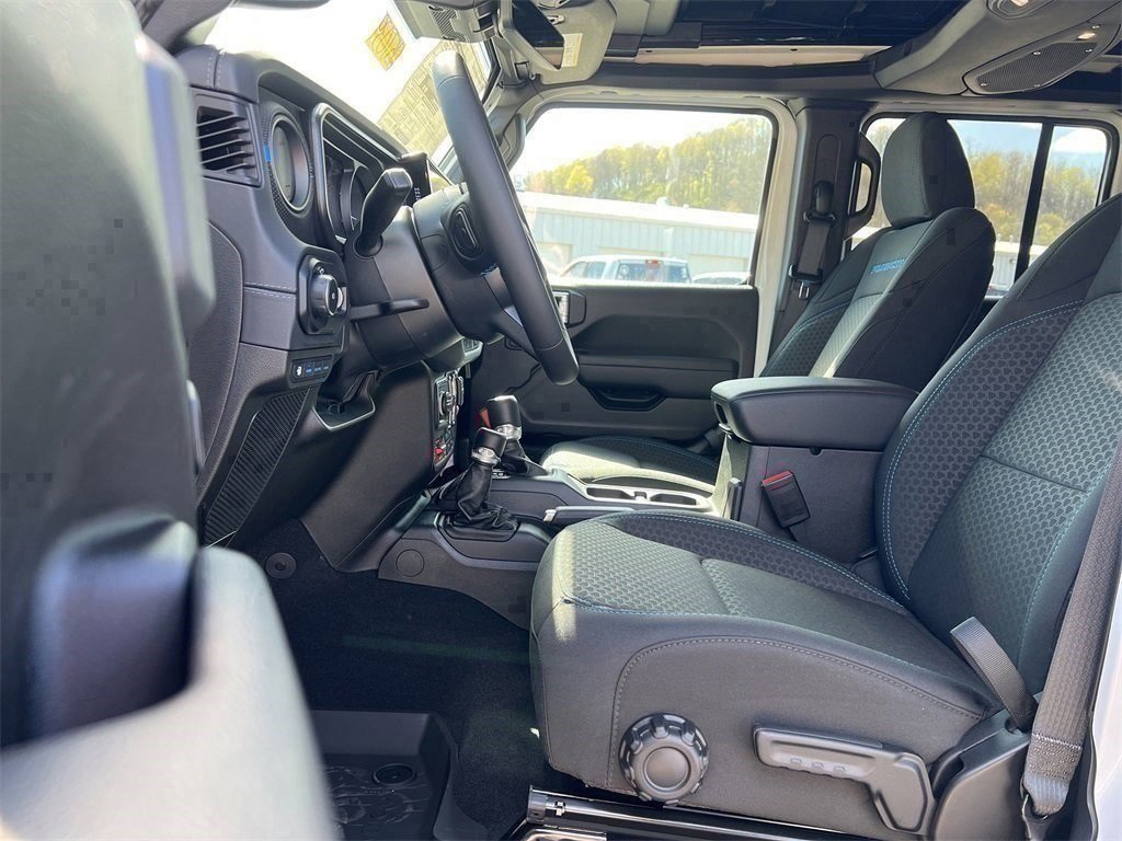 New 2025 Jeep Wrangler Unlimited Rubicon 4xe w/ Technology Group image 9