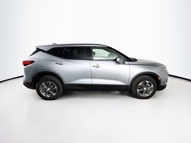 Used 2024 Chevrolet Blazer LT AWD/4WD image 2