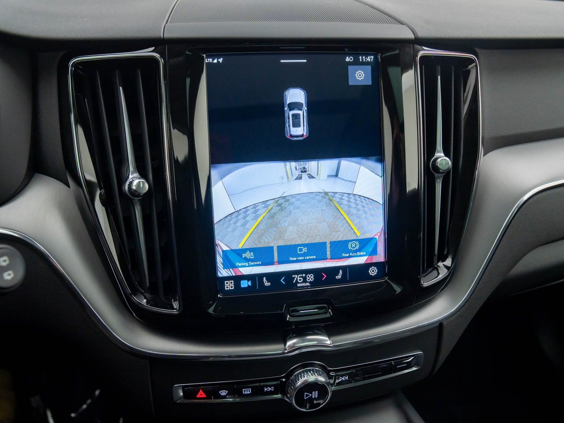 Used 2025 Volvo XC60 B5 Core w/ Protection Package Premier image 25