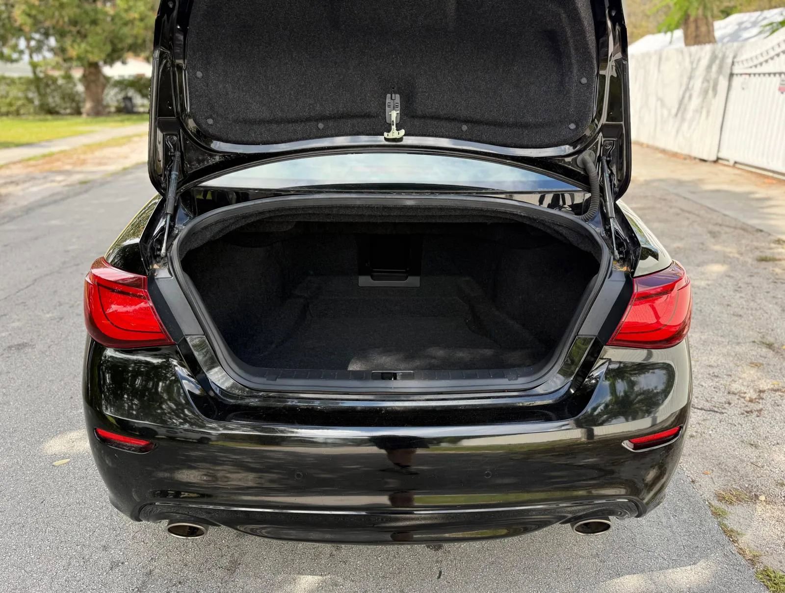 Used 2018 INFINITI Q70 Luxe image 5