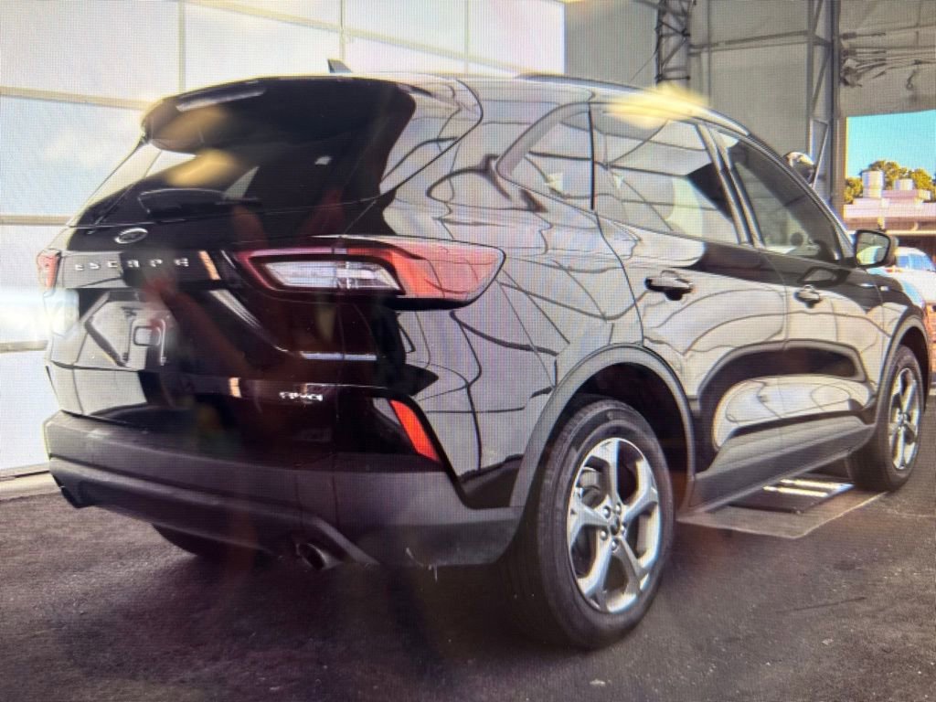 Used 2025 Ford Escape ST-Line AWD/4WD image 2