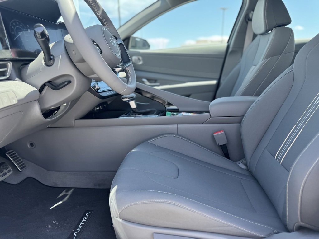 New 2025 Hyundai Elantra SEL image 18