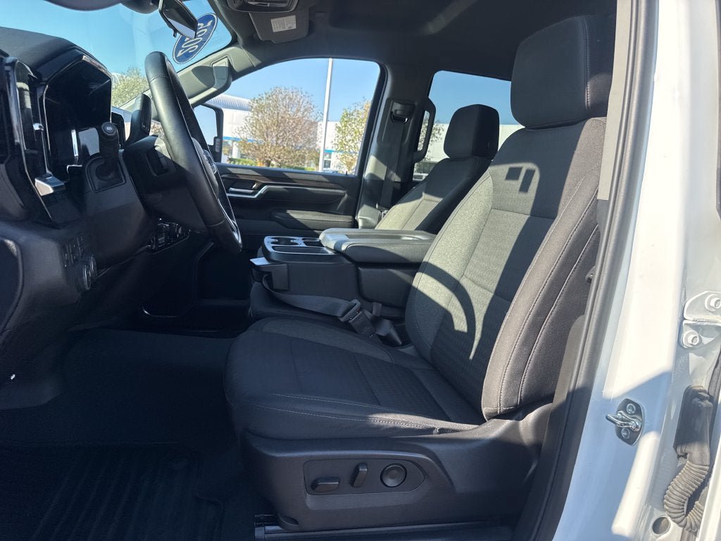 Used 2025 Chevrolet Silverado 2500 LT AWD/4WD image 17